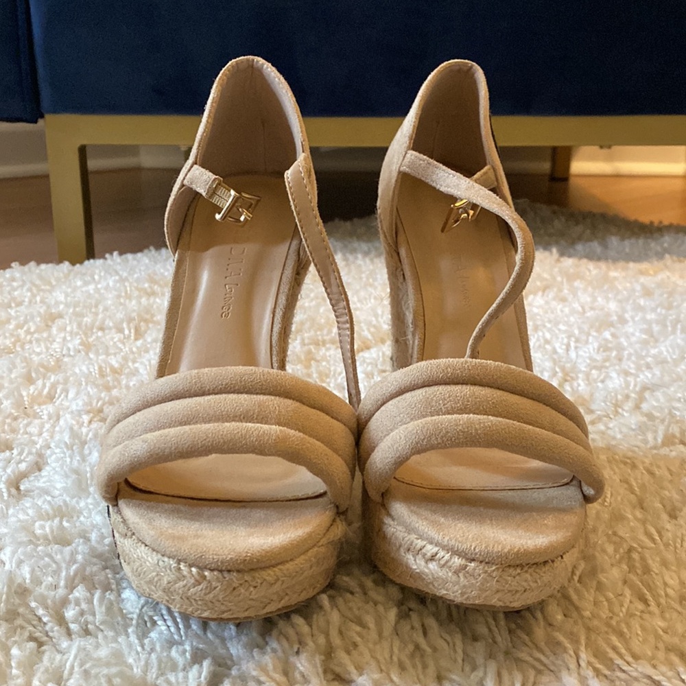 Embroidered wedge heels 🌺 - Picture 7 of 7